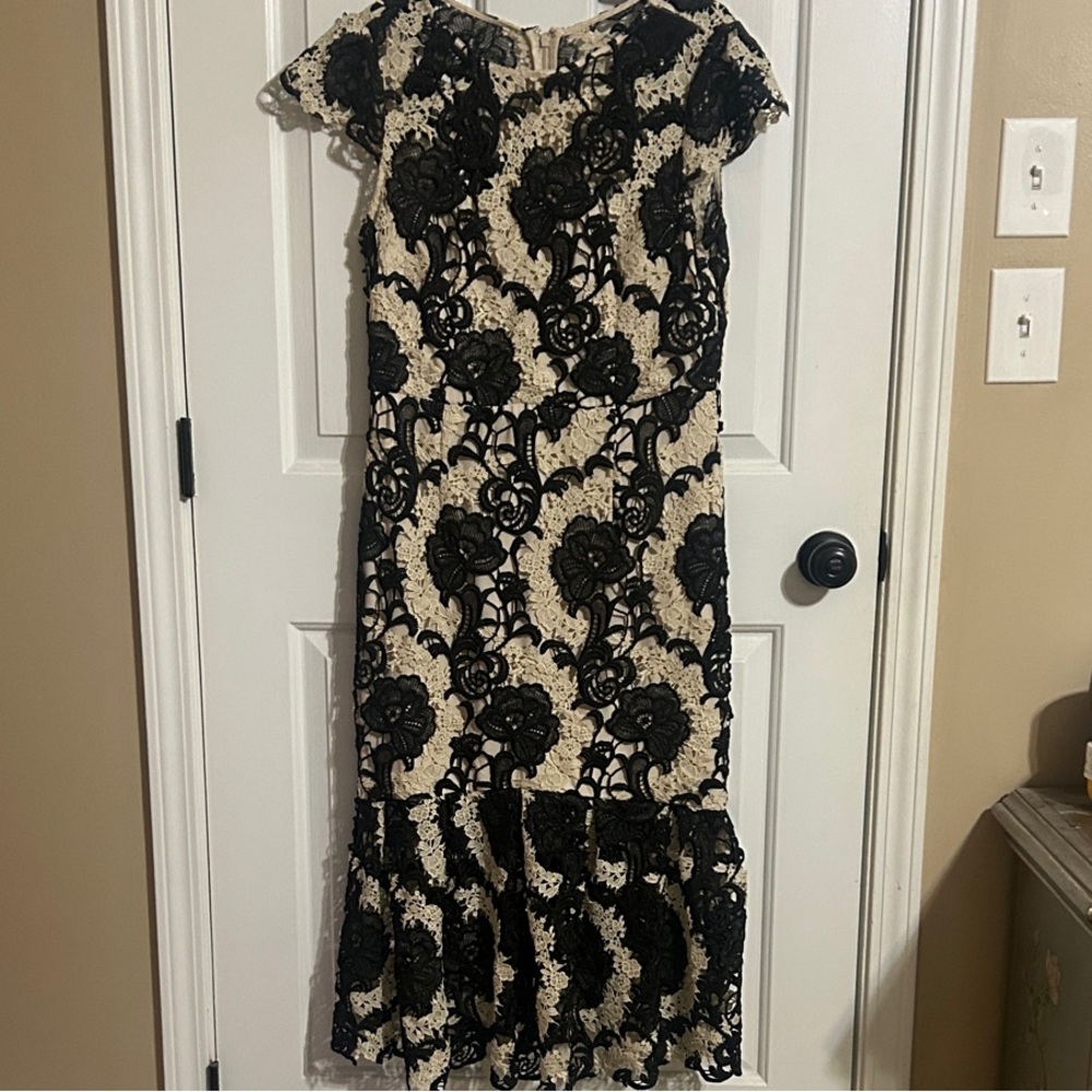 ANTONIO MELANI Elegant Black and Cream Lace Maxi Dress